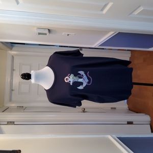 Tee with anchor embellishment